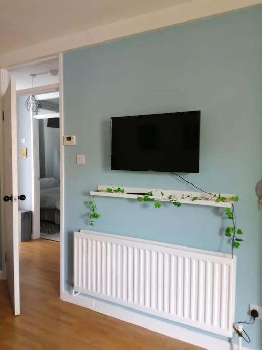 Location! 2 Bed Centre With Free Parking *