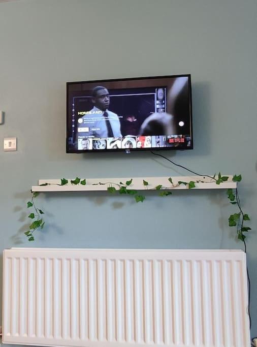 Location! 2 Bed Centre With Free Parking Апартаменты