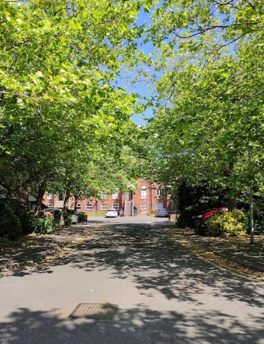 Location! 2 Bed Centre With Free Parking * Белфаст